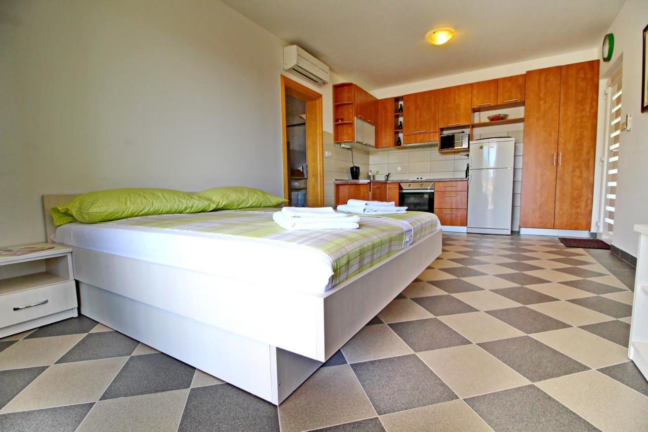 Apartments Gusti Drace Bagian luar foto